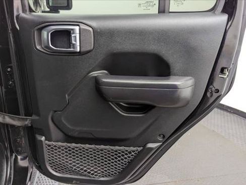 Used 2018 Jeep Wrangler Unlimited Sport S AWD/4WD image 19