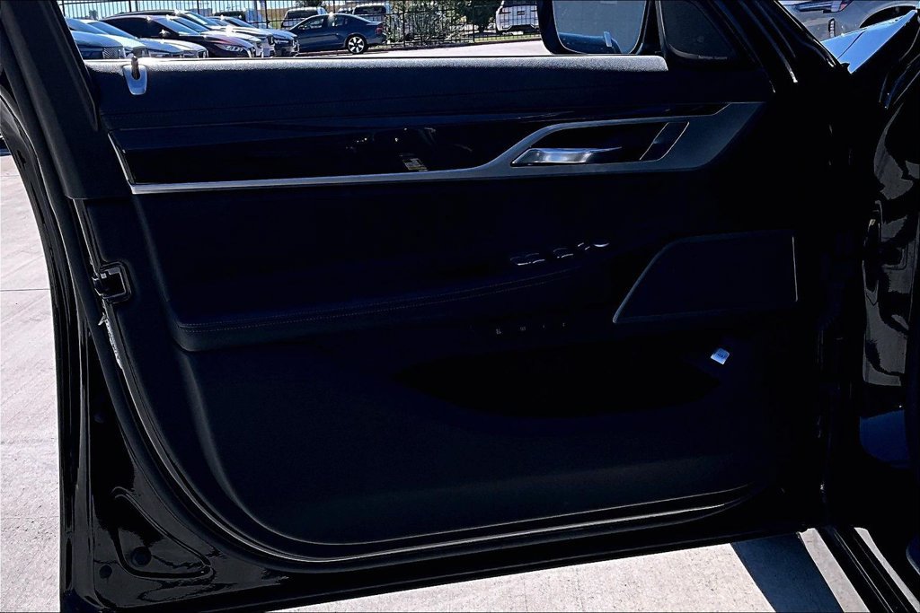 Used 2019 BMW 740i RWD image 18