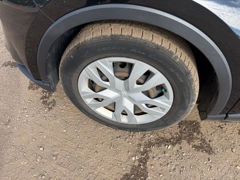 Used 2020 Toyota C-HR LE image 11