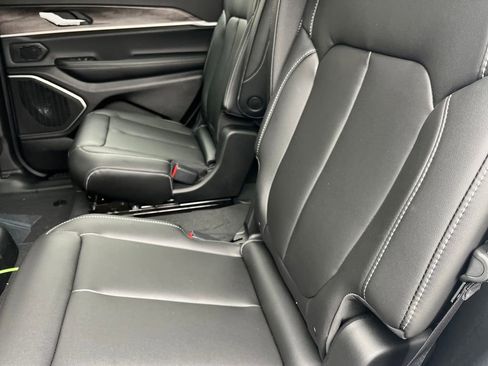New 2026 Jeep Grand Cherokee L Limited w/ Limited Altitude Package AWD/4WD image 29