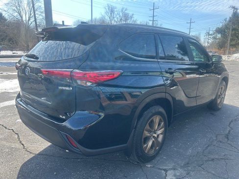 Used 2023 Toyota Highlander Bronze Edition image 6