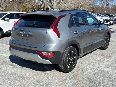 Used 2024 Kia Niro EX image 3