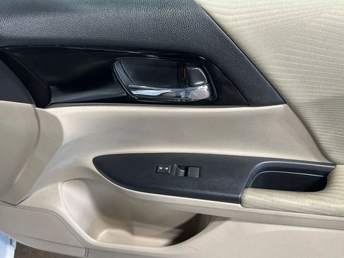 Used 2017 Honda Accord LX image 17