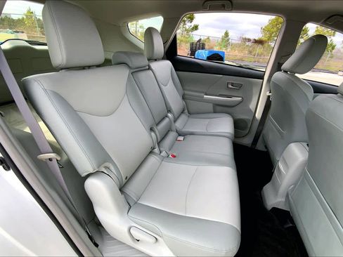 Used 2013 Toyota Prius V Five image 19