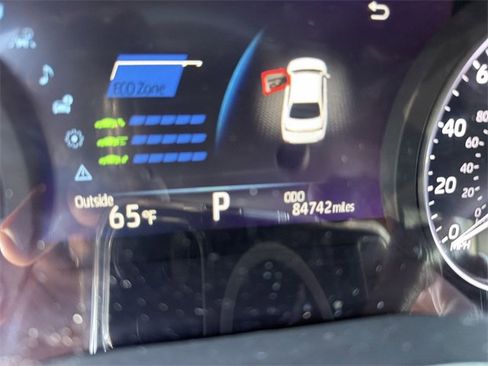 Used 2022 Toyota Avalon XSE image 13