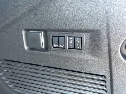 Used 2025 Chevrolet Tahoe High Country AWD/4WD image 37
