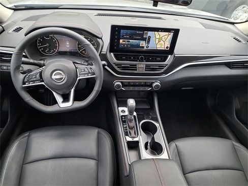 Used 2024 Nissan Altima 2.5 SR w/ SR Premium Package image 11