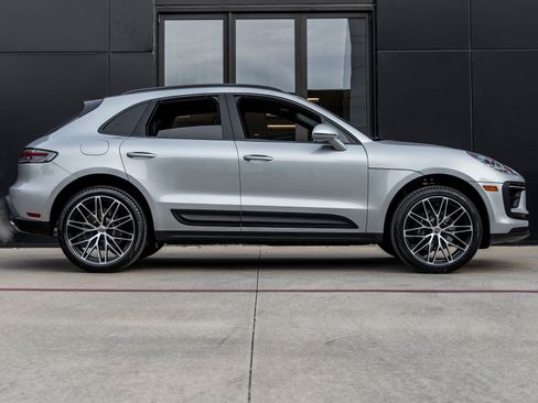 Certified 2026 Porsche Macan AWD/4WD image 12