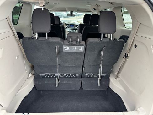 Used 2018 Chrysler Pacifica LX image 22