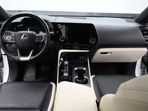 Used 2024 Lexus NX 250 FWD w/ Towing Package (2000 Lbs) image 12