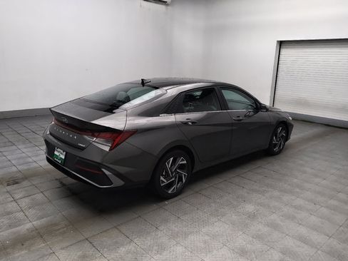 Used 2025 Hyundai Elantra Limited FWD image 10