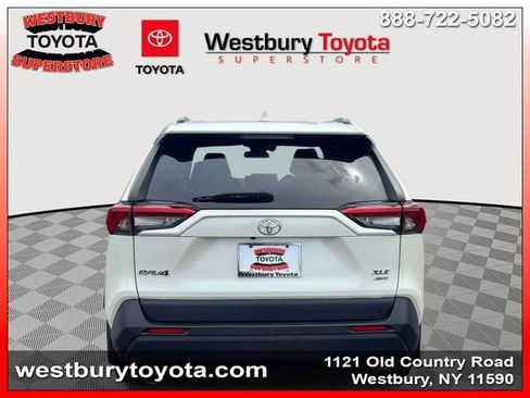 Used 2022 Toyota RAV4 XLE Premium AWD/4WD image 7