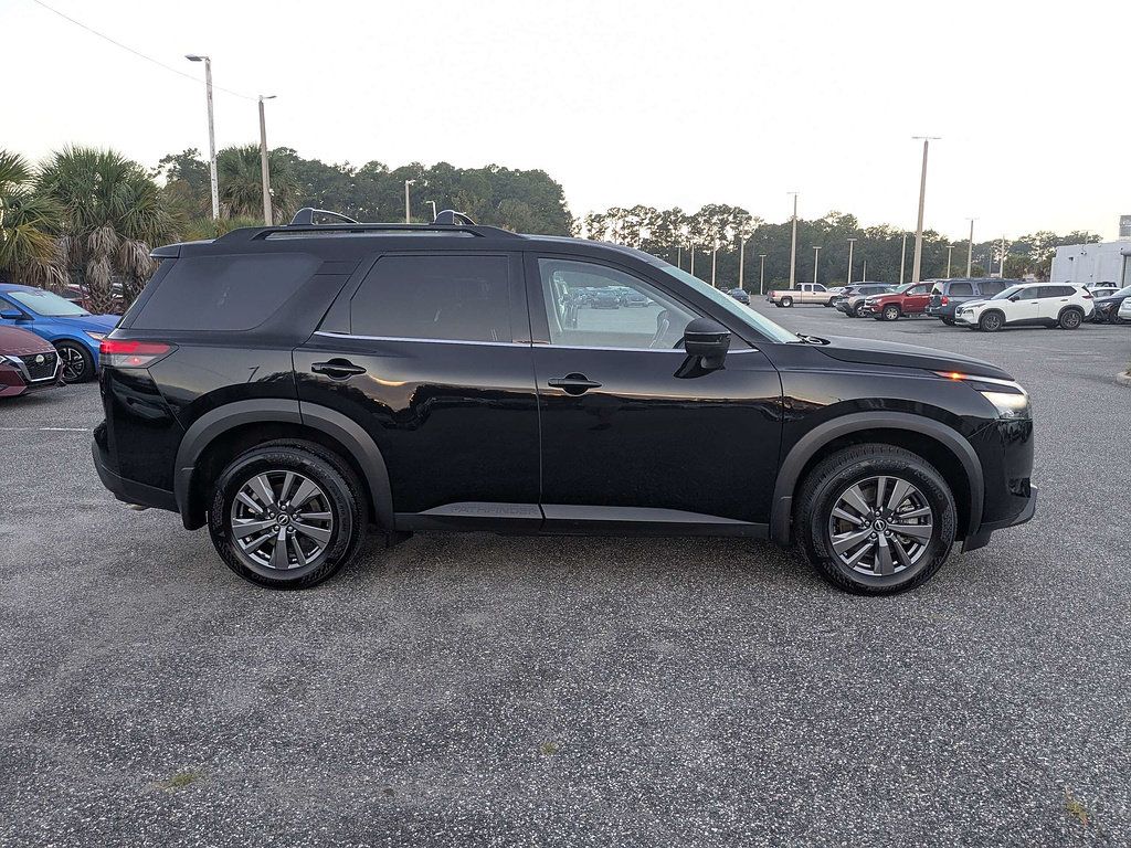 Used 2025 Nissan Pathfinder SV FWD image 4