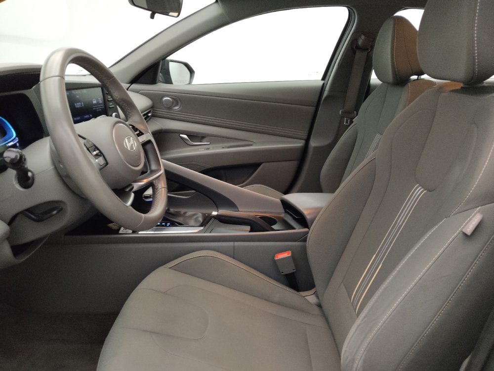 Used 2025 Hyundai Elantra Sport FWD image 17