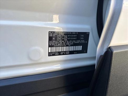 Used 2025 Toyota RAV4 XLE image 26