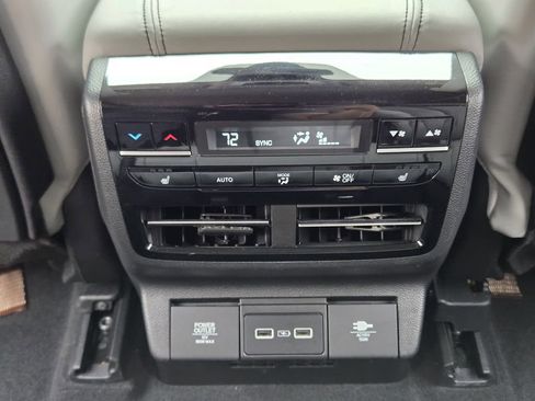 Used 2023 Acura MDX SH-AWD w/ Advance Package image 39