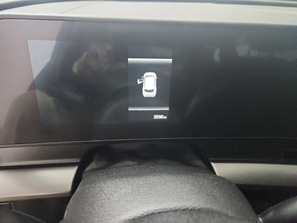 Used 2025 Kia Sportage EX FWD image 21