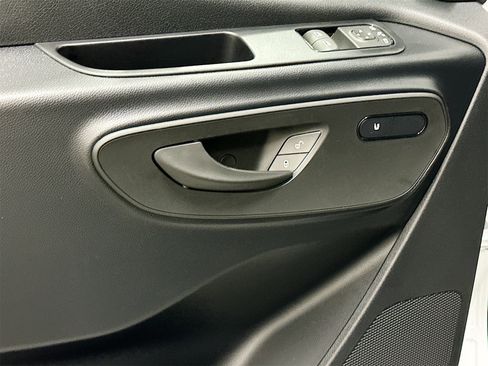 Used 2025 Mercedes-Benz Sprinter 2500 image 18