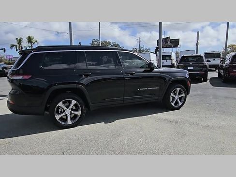 New 2026 Jeep Grand Cherokee L Limited w/ Luxury Tech Group II RWD image 33