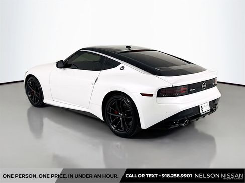 Certified 2024 Nissan Z Performance w/ Floor Mat Package RWD image 7