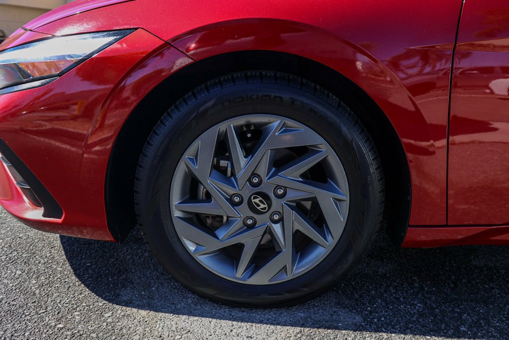 Used 2024 Hyundai Elantra SEL FWD image 12