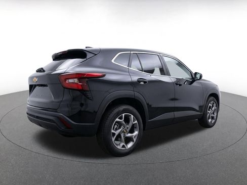Used 2025 Chevrolet Trax LT w/ LT Convenience Package FWD image 7