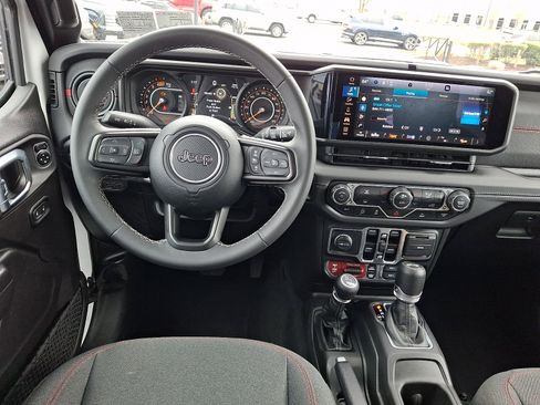 Used 2025 Jeep Wrangler Unlimited Rubicon image 11