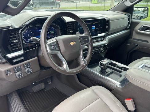 Used 2022 Chevrolet Silverado 1500 LTZ w/ LTZ Premium Package AWD/4WD image 19