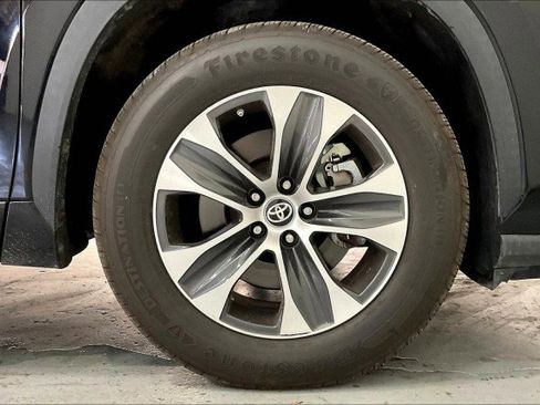 Used 2021 Toyota Highlander XLE image 9