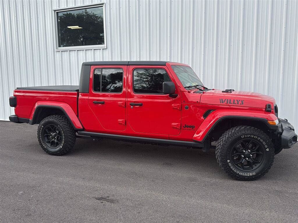 Used 2024 Jeep Gladiator Sport AWD/4WD image 2