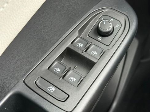 Certified 2025 Volkswagen Taos SEL image 21