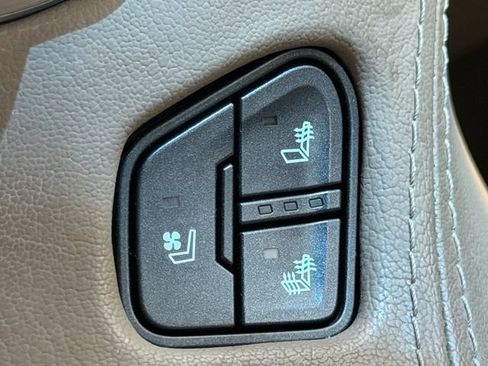 Used 2018 GMC Yukon XL SLT w/ Open Road Package RWD image 23