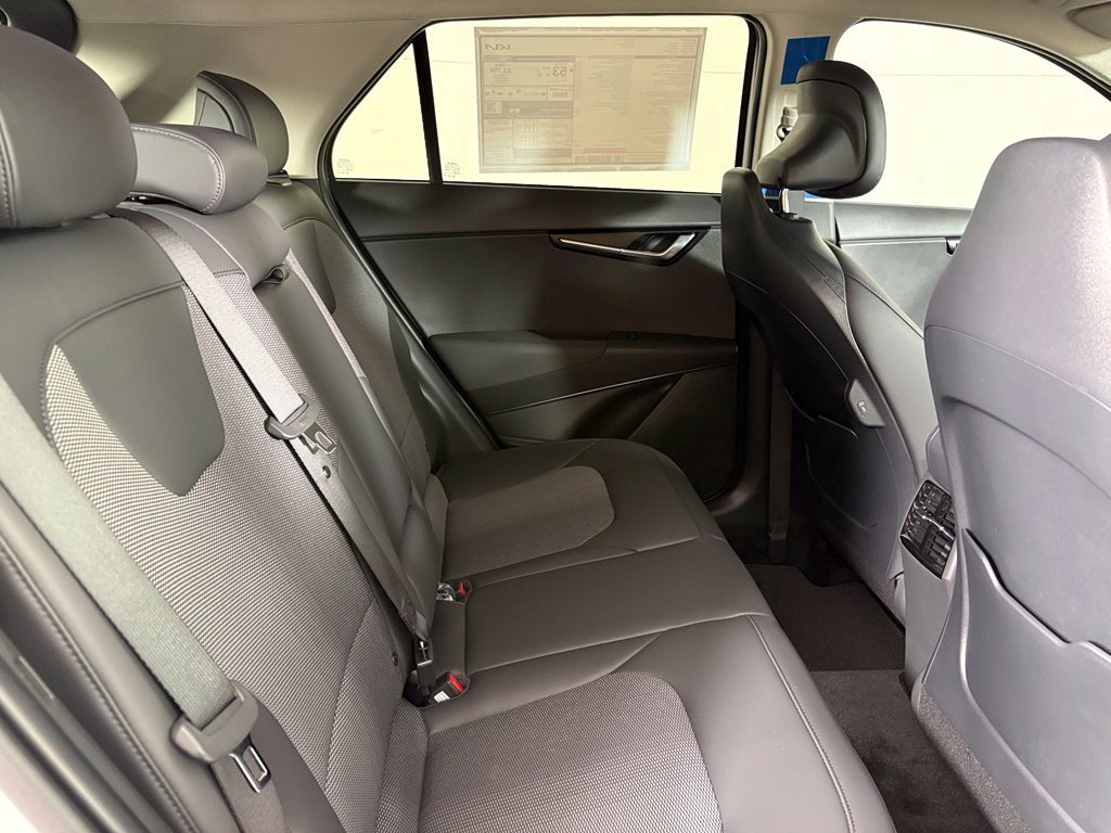 New 2026 Kia Niro EX FWD image 17