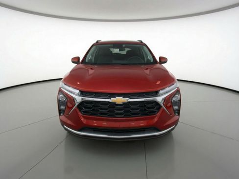 Used 2025 Chevrolet Trax LT image 1