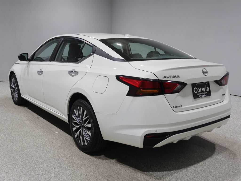 Used 2025 Nissan Altima 2.5 SV AWD/4WD image 5