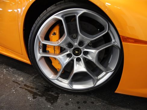 Used 2016 Lamborghini Huracan LP 610-4 image 9