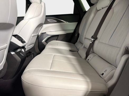 Used 2024 Cadillac Lyriq Luxury RWD image 31