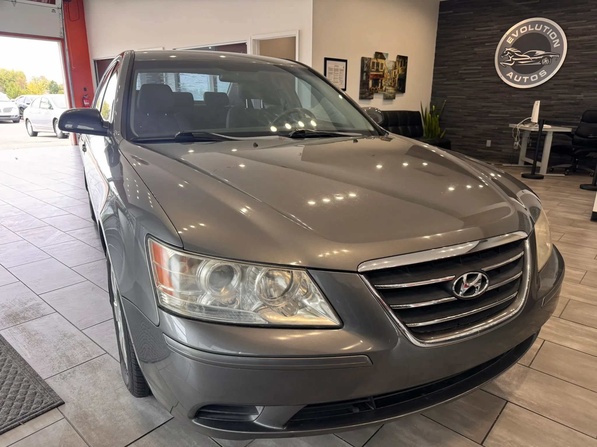 Used 2010 Hyundai Sonata GLS FWD image 2