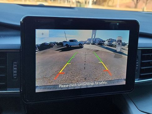 Used 2022 Ford Explorer XLT w/ Equipment Group 202A image 7