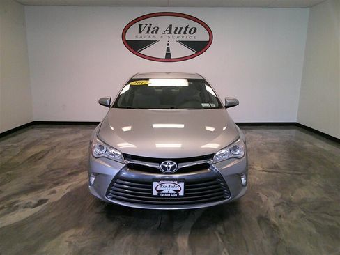 Used 2017 Toyota Camry LE image 5