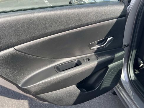 Used 2021 Hyundai Elantra Blue image 19