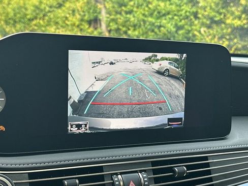 Certified 2022 Lexus LS 500 w/ Accessory Package (Z2) RWD image 19