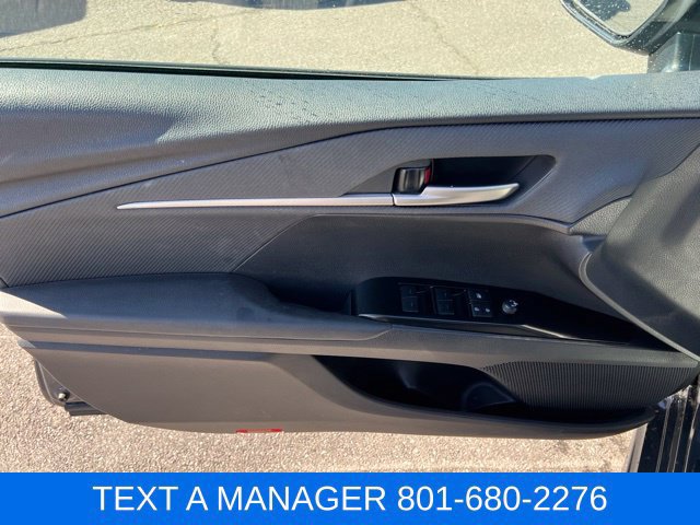 Used 2025 Toyota Camry SE FWD image 13