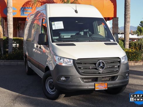 Used 2022 Mercedes-Benz Sprinter 2500 image 2