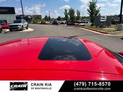 Used 2017 Dodge Challenger R/T w/ Driver Convenience Group RWD image 9