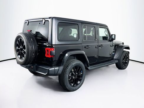 Used 2023 Jeep Wrangler Unlimited Sahara w/ Cold Weather Group AWD/4WD image 9