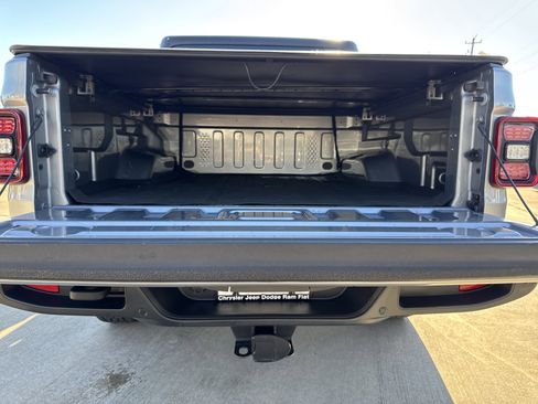 Used 2021 Jeep Gladiator Sport image 29