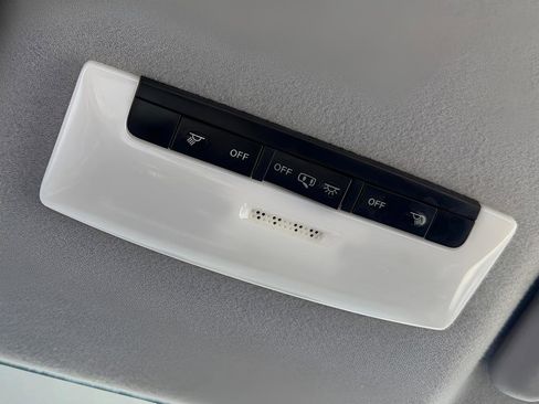 Used 2019 Nissan Kicks SR w/ SR Premium Package image 44