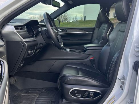 Used 2022 Jeep Grand Cherokee L Overland w/ Luxury Tech Group IV image 17