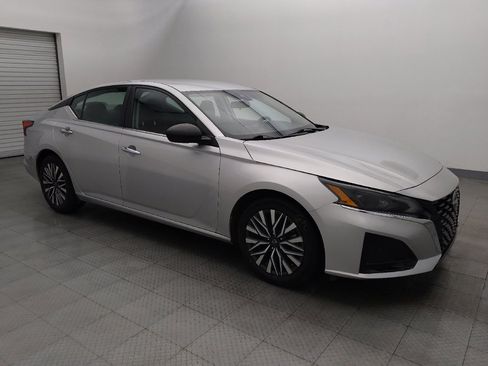 Used 2024 Nissan Altima 2.5 SV image 11